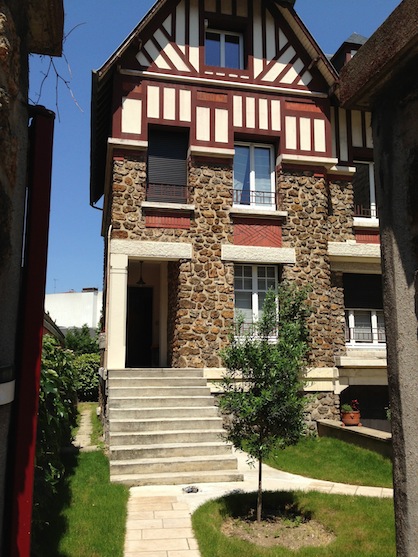 La façade avant de la maison